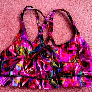 Lululemon Sports Bra Energy Size 4 NWOT